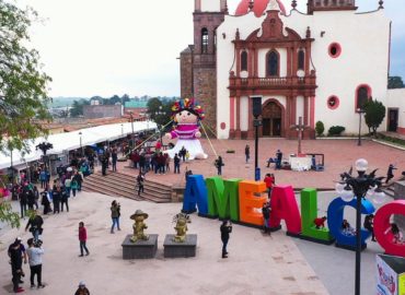 Artesanos y Lele la muñeca otomí en Querétaro