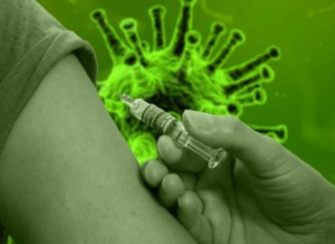 Las vacunas contra Covid-19 traen microchips y otras fake news que Facebook eliminará