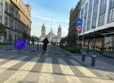 Cierran accesos al Zócalo previo a marcha de mujeres por el 8M