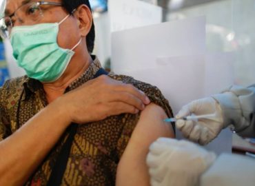 Vacunarán contra el Covid a miles de periodistas en agradecimiento por su labor informativa en Indonesia