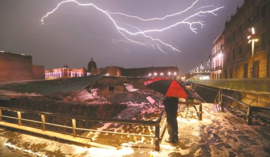 Un rayo sobre Templo Mayor, balazos en Michoacán y la Ley Olimpia, entre las fotos de la semana