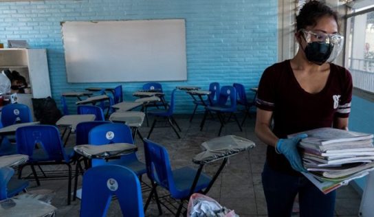 Tras 531 días, estudiantes regresan a la escuela