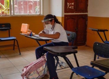 Necesarios sacrificios para mantener las escuelas abiertas, Vocería