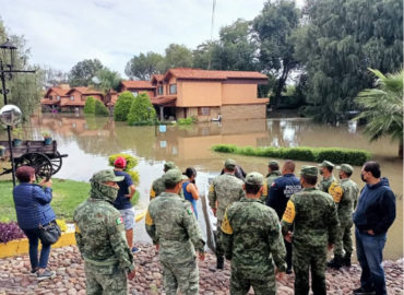 Apoyan a los habitantes de las zonas afectadas por las lluvias en San Juan del Río y Tequisquiapan