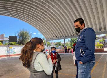 ENTREGA AMARILDO BÁRCENAS, KITS “REGRESO A CLASES”, EN ESCUELAS DE PEDRO ESCOBEDO