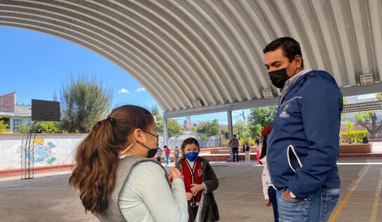 ENTREGA AMARILDO BÁRCENAS, KITS “REGRESO A CLASES”, EN ESCUELAS DE PEDRO ESCOBEDO