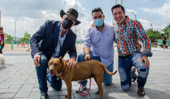 Enrique Vega inaugura el parque recreativo para perros del fraccionamiento El Mirador