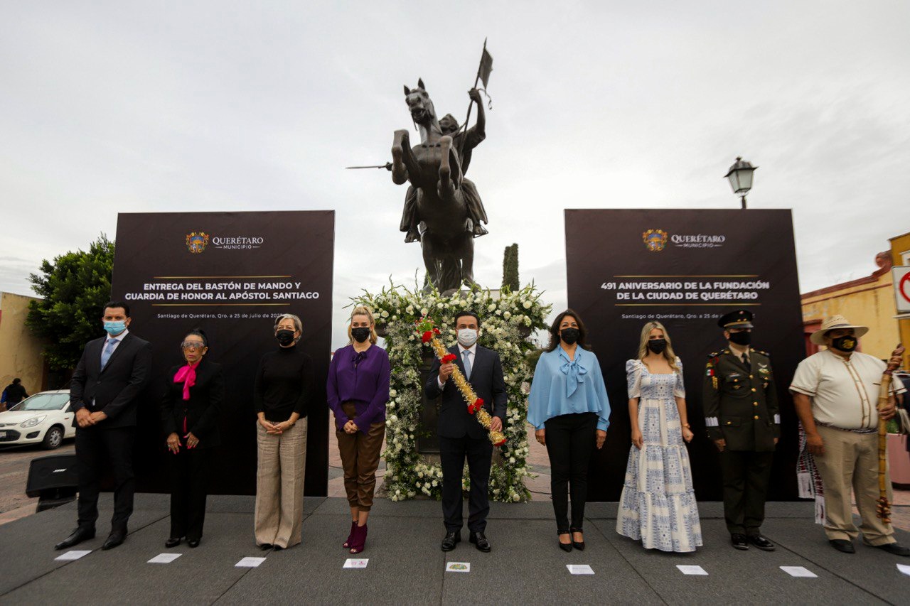 Encabeza Luis Nava Guardia de Honor al Apóstol Santiago, por el 491 Aniversario de la Ciudad de Querétaro