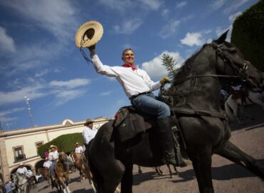 Recibe Gobernador a integrantes de la Cabalgata Histórica de la Conspiración Ignacio Pérez