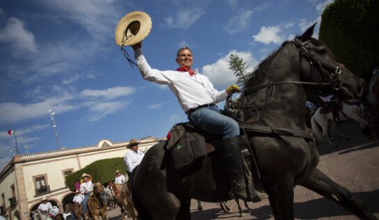 Recibe Gobernador a integrantes de la Cabalgata Histórica de la Conspiración Ignacio Pérez