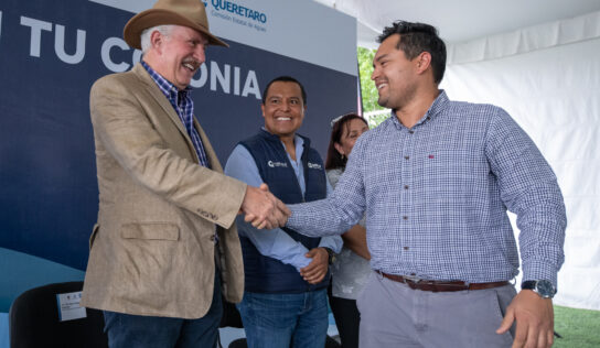 Enrique Vega Carriles encabeza entrega de contratos individuales de agua potable a vecinos de El Mirador y Residencial del Parque