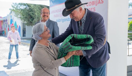 Enrique Vega da inicio a “Abrigando un Corazón”, para entregar 5 mil cobijas.