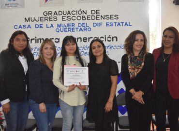 SE GRADUAN MUJERES ESCOBEDENSES