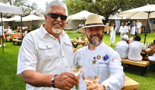 Picnic En Blanc se realiza con éxito en Viñedos Azteca