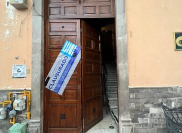 Autoridades municipales clausuran restaurante en el Centro Histórico