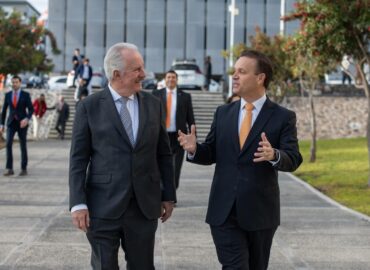 Enrique Vega encabeza inauguración de edificio en la universidad Anáhuac