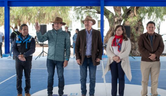 Enrique Vega y Rodrigo Monsalvo entregan nueva infraestructura en escuelas de El Marqués.