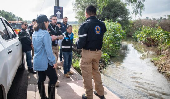 Claudia Martínez realiza recorrido para supervisar zonas vulnerables por lluvias en El Marqués