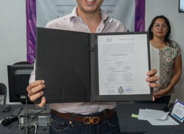 IEEQ entrega a Rodrigo Monsalvo constancia de mayoría