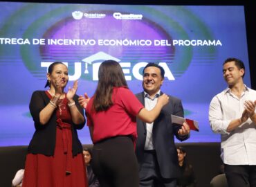 Entrega Luis Nava incentivos económicos del Programa Tu Beca