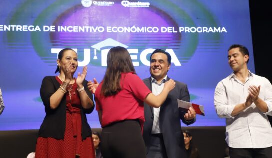 Entrega Luis Nava incentivos económicos del Programa Tu Beca