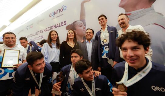 Asiste Luis Nava a inauguración de Centro de Salud y a homenaje a medallistas queretanos