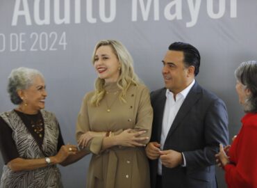 Luis Nava y Arahí Domínguez acuden a celebración por el Día del Adulto Mayor