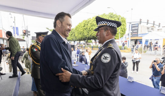 Testifica Gobernador el desfile cívico militar del CCXIV Aniversario del inicio de la lucha de Independencia de México