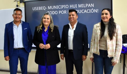 Equipa USEBEQ con pantallas digitales a telesecundarias de Huimilpan