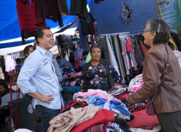 Felifer Macías se compromete a dignificar tianguis y mercados de Querétaro