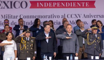 Atestigua Gobernador el desfile cívico militar conmemorativo al inicio de la lucha de Independencia de México