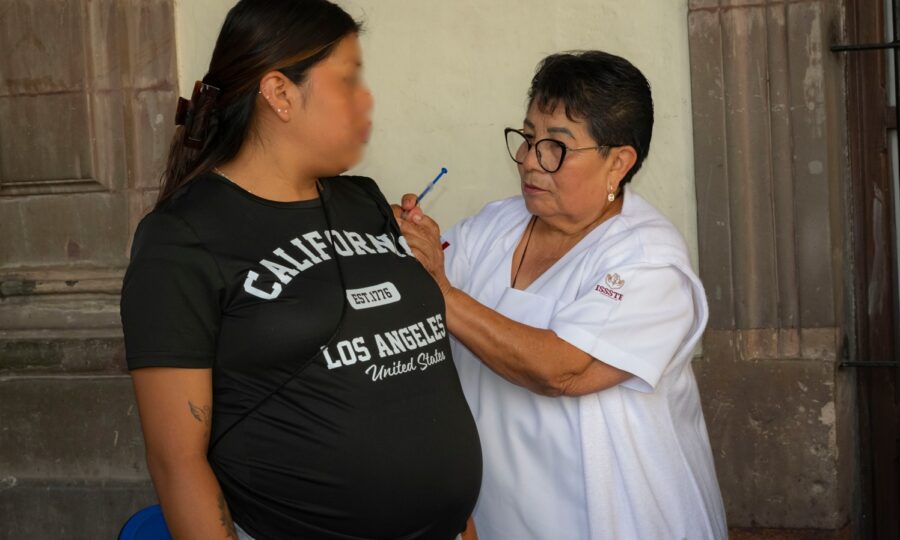 Arranca campaña de vacunación de Temporada Invernal 2025-2026