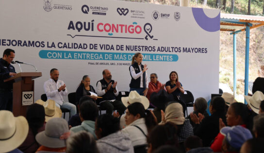 Entrega SEDIF lentes para adultos mayores del municipio de Pinal de Amoles