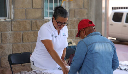 Entrega SEDIF lentes para adultos mayores del municipio de Jalpan de Serra y Arroyo Seco