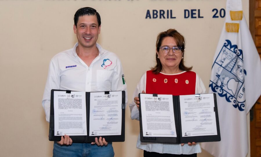 Firma Rodrigo Monsalvo convenio de colaboración con el INAH