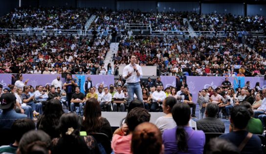 “Si queremos jóvenes preparados, había que apostar por entregar computadoras”: Felifer Macías.