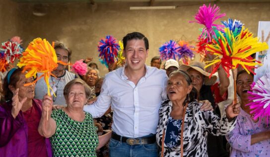 Rodrigo Monsalvo fortalece el apoyo a adultos mayores con entrega de despensas en El Marqués