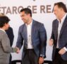 Acude Felifer Macías a la ceremonia de honores a la bandera y entrega de obra en la colonia Sauces