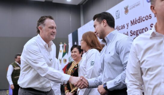 Acompaña Felifer Macías al gobernador a la bienvenida a médicas y médicos especialistas al IMSS en el Estado de Querétaro