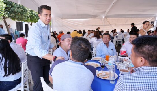 Reconoce Felifer Macías a trabajadores de la Secretaría de Obras Públicas por el “Día de la Santa Cruz