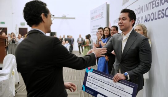 Reconoce Felifer Macías la labor de los maestros para formar mejores generaciones