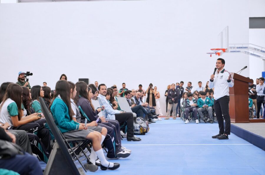 Encabezan Felifer Macías y Mauricio Kuri la entrega del Auditorio en la Escuela Secundaria General No. 4 “Benito Juárez