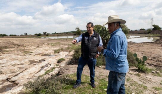 Supervisa director de JAPAM, Toño Pérez, restauración del bordo San Benito en Santa Bárbara La Cueva