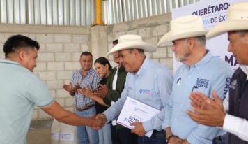 Entrega SEDEA semilla forrajera en municipios del semidesierto