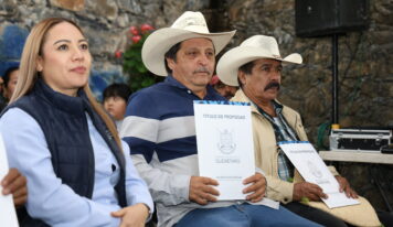 Otorga Gobierno de Querétaro certeza jurídica a familias de municipios serranos