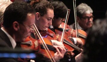Rinde la OFEQ homenaje a Juan Gabriel con concierto sinfónico