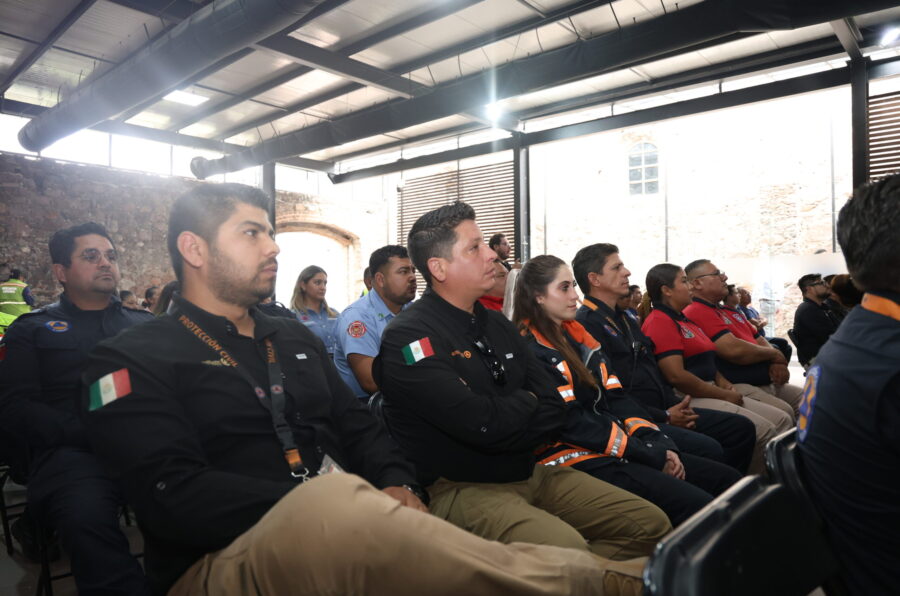 Unidades de emergencia reciben equipamiento donado por gobierno de Laredo, Texas