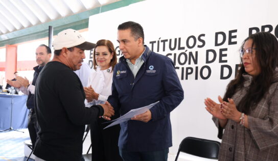 Beneficia Gobierno del Estado a familias de Cadereyta con títulos de propiedad