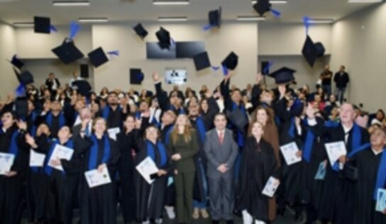 Concretan su meta de educación media superior servidoras y servidores públicos de la generación 2025